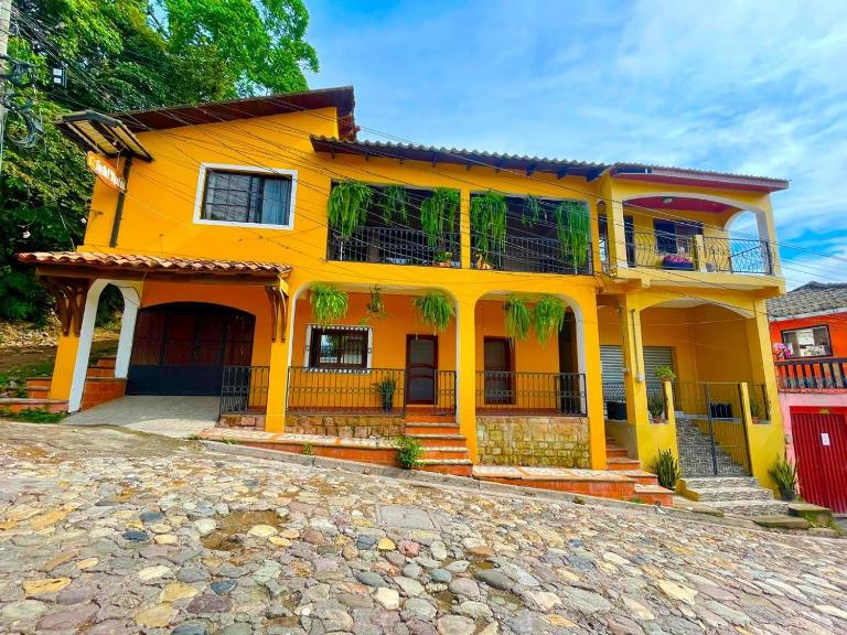 Hostal Marias - Bed and Breakfast Copán Ruinas