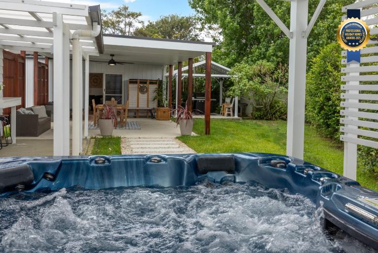 Callala Bay Gem - Jervis Bay - Pet Friendly Getaway with Spa - B&B Callala Bay