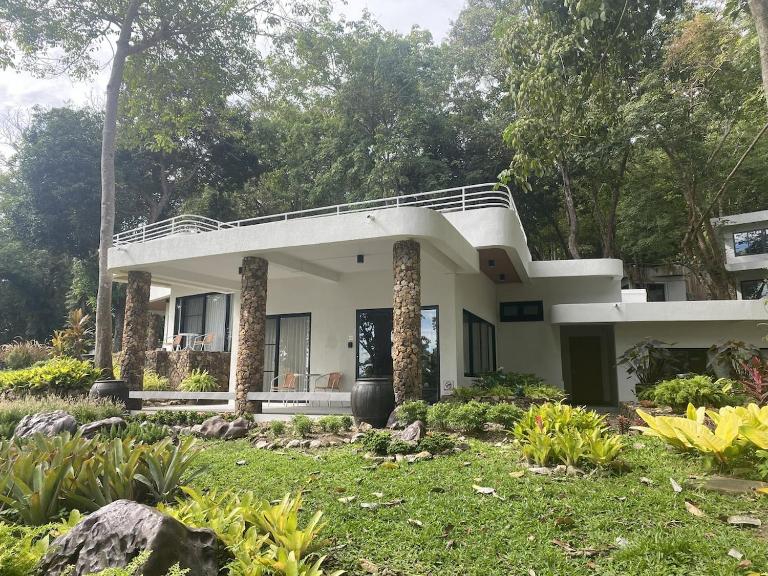 B101 3BR 4BA Peaceful Hillside Sea View Home - B&B Ban Ko Kok