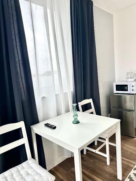 Miniapartment mit Bad und Kochnische - B&B Dingolfing