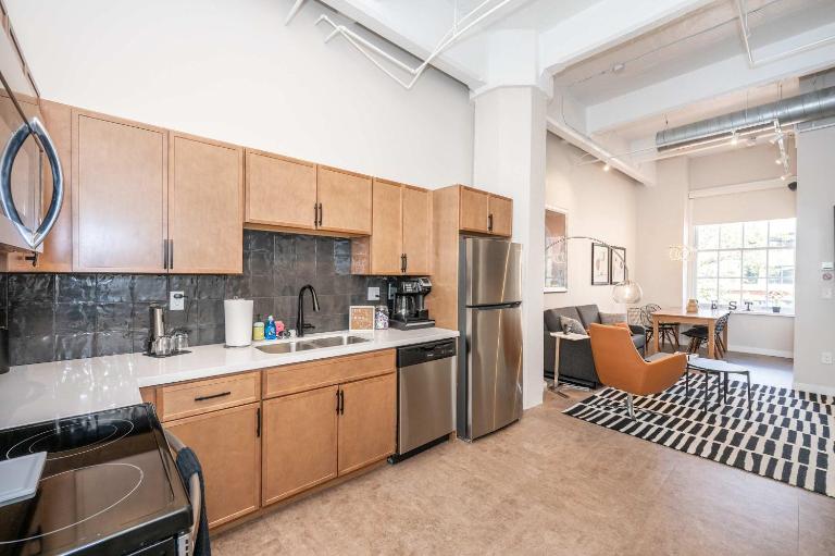 Cincy Grand Loft, 2BR, Walk to Reds & Taft - Ferienwohnung Cincinnati