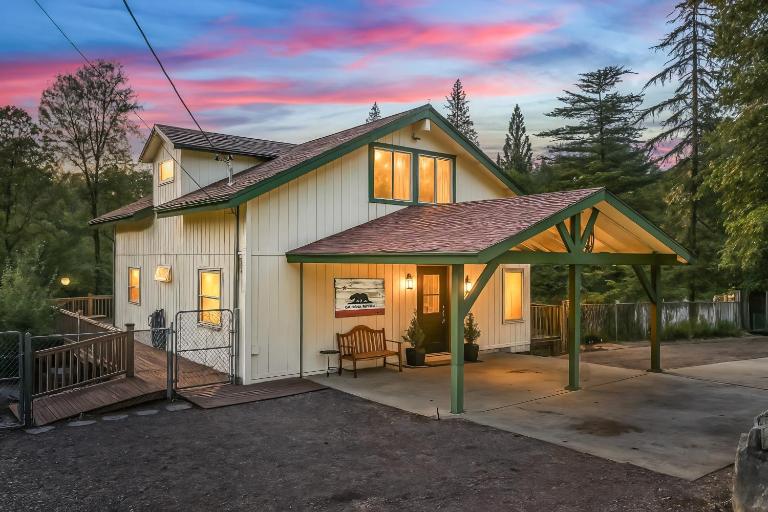 Bearfoot Cabin 15 Min to Yosemite Gate! - Ferienwohnung Oakhurst