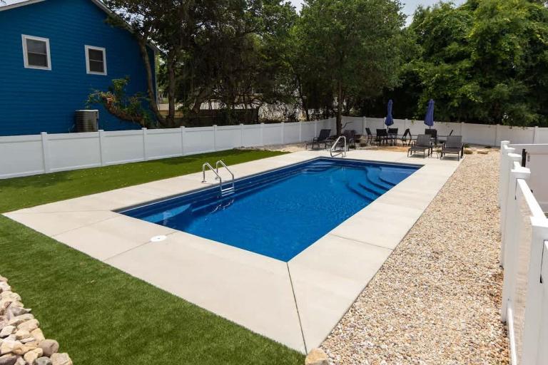 Heated Pool Dog Friendly Hot Tub Walk to Beach - B&B Kitty Hawk Beach