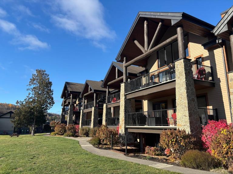 Condo de luxe au pied de la montagne - B&B Saint-Sauveur-des-Monts