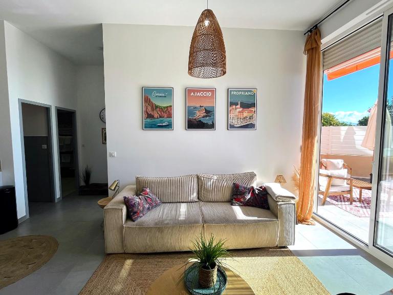Bel appartement avec piscine en bord de mer - Chambres d'hôtes Ajaccio