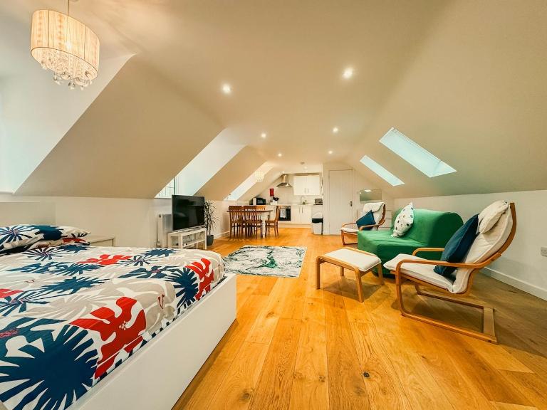 New Modern Studio in Chandlers Ford with Parking - Ferienwohnung Chandler's Ford