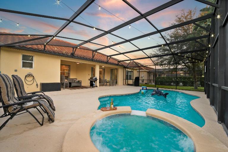 Heated Pool Lazy River Game Room 12 MI to Disney - Chambres d'hôtes Davenport