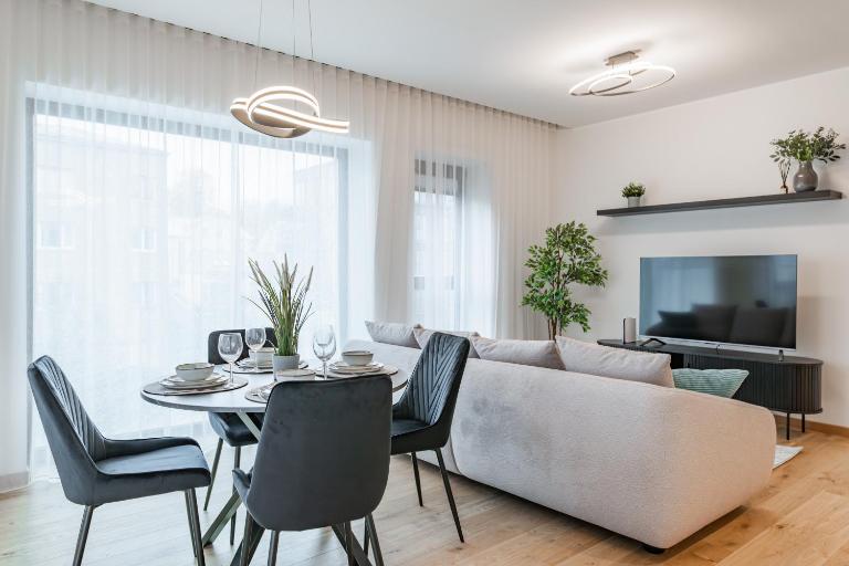 Sea View Family Apt in Kalaranna District with Balcony and Free Parking - B&B Tallinn