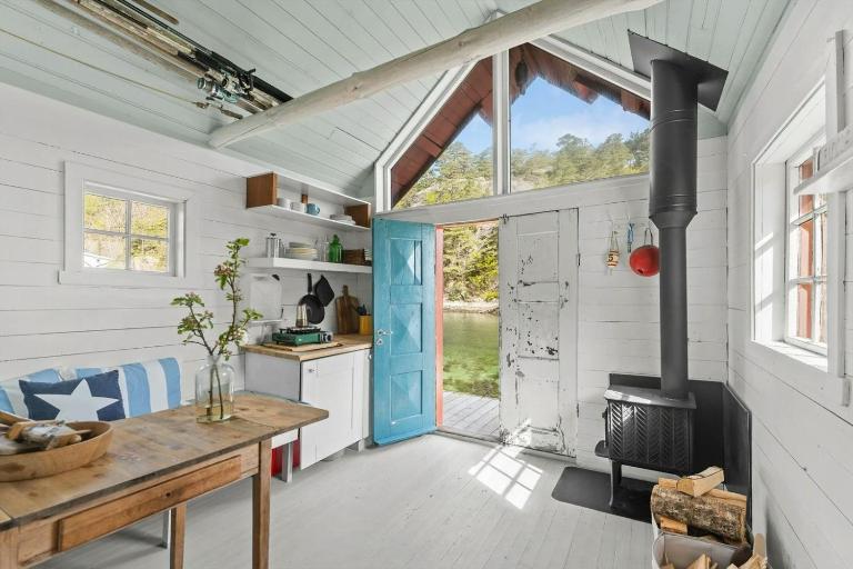 200-Year-Old House By The Southern Archipelago - Bed and Breakfast Mandal