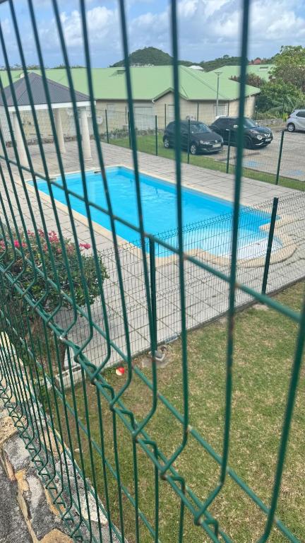 Lovely 2 bedroom condo with pool - Bed and Breakfast Marigot