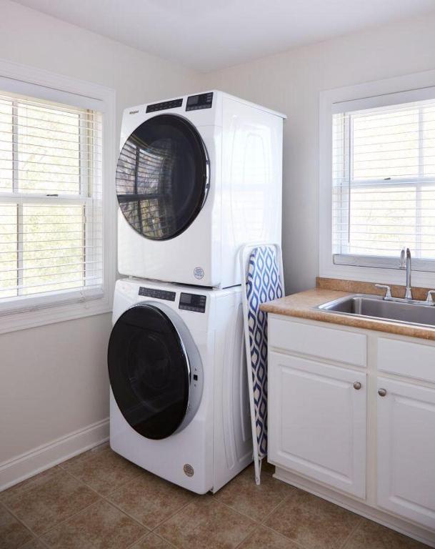 May River Breeze! 3-Story Townhouse in Old Town's Promenade - B&B Bluffton