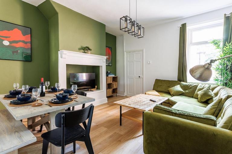 5 mins to St James Park, Free Parking, Sleeps 6 - B&B Dunmore