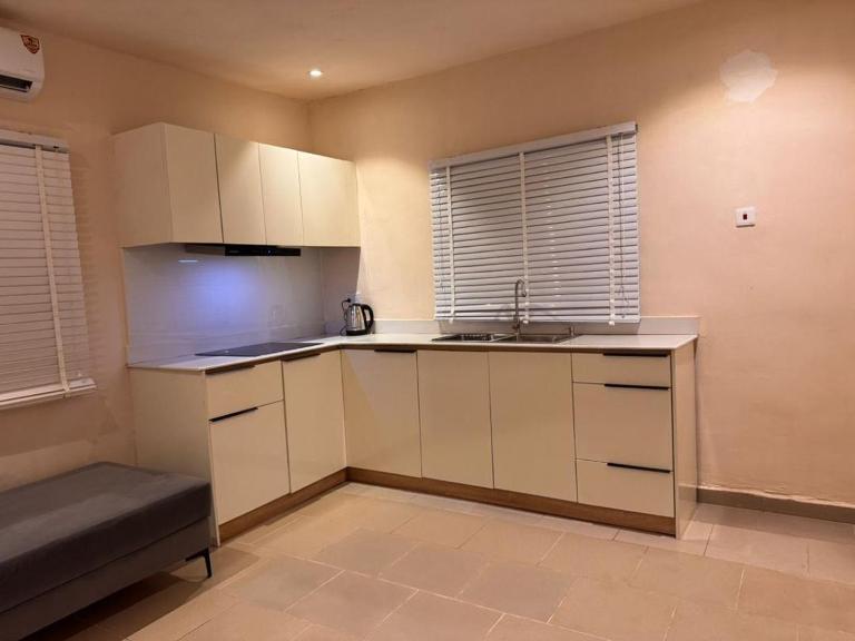 One Bedroom Studio Apartment - Chambres d'hôtes Benin City