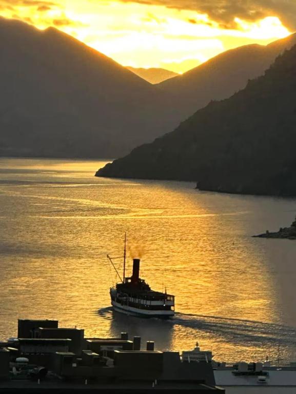 Stunning Lake Views - B&B Queenstown