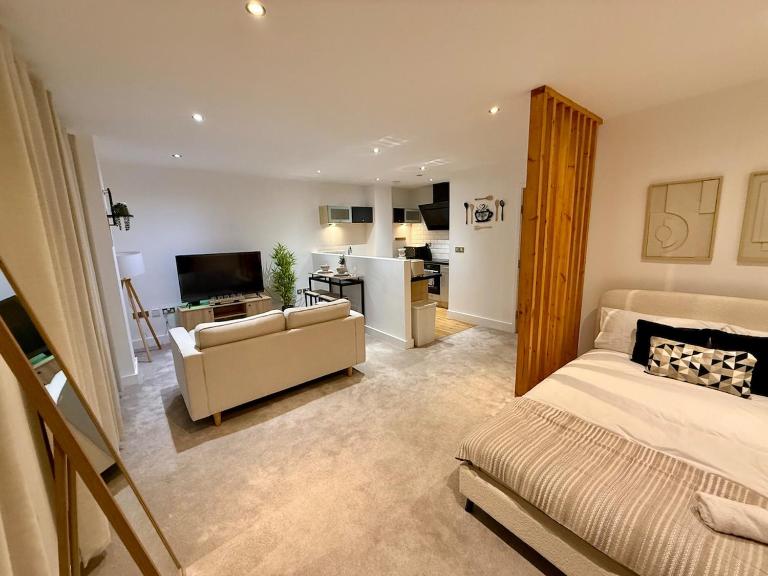 Cosy Spot, Lush views from Balcony, City Centre - B&B Sheffield