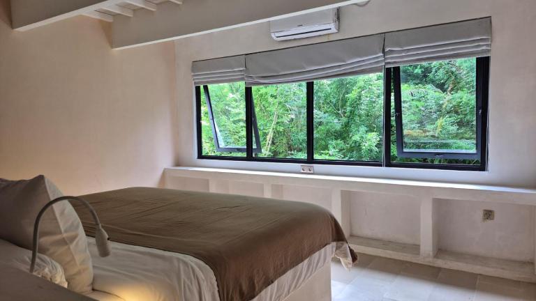 Hu Zhai - B&B Uluwatu