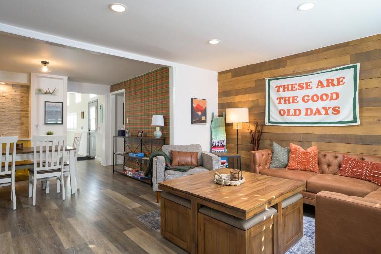Cozy Family Retreat with Yard - Walk to Olde Town - Bed and Breakfast Arvada