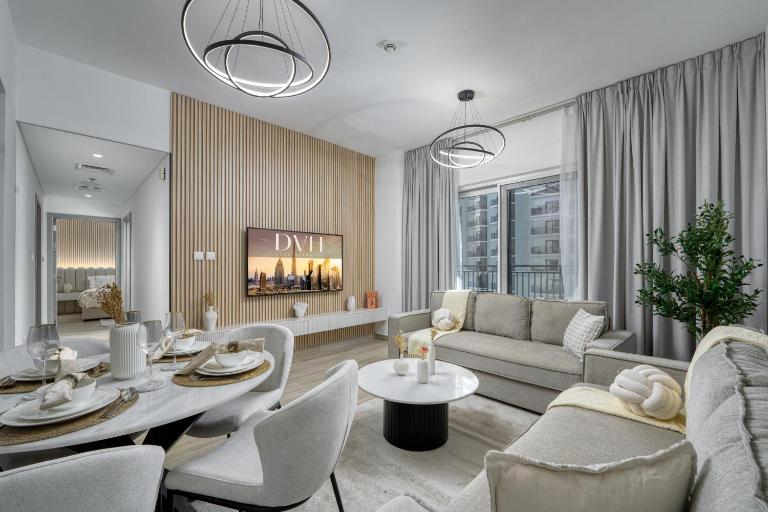 DVH Luxe Retreats 2BR Yas Island near Ferrari World & Yas Mall - Bed and Breakfast Abu Dhabi