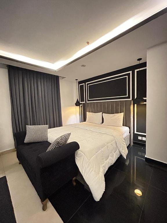 Experience The Art of Luxury living in Gold Crest Mall DHA Lahore - Bed and Breakfast Lahore