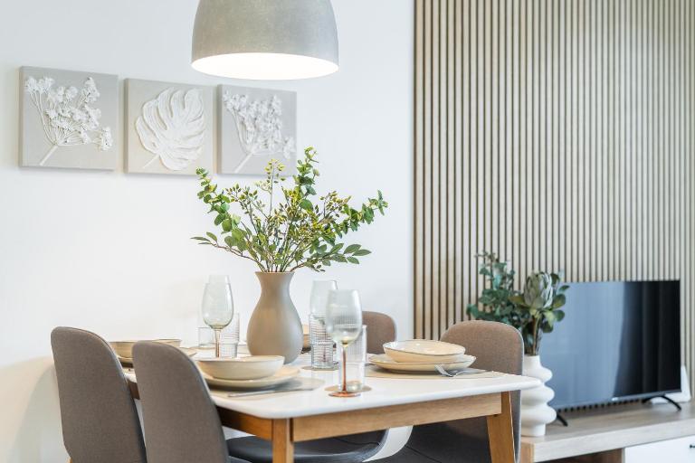 Rentero Warm & Cozy Stay in Prague, By the River - B&B Praga