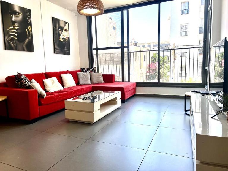 Beautiful new 2 BR apt 5 min walk to the beach - Ferienwohnung Tel Aviv