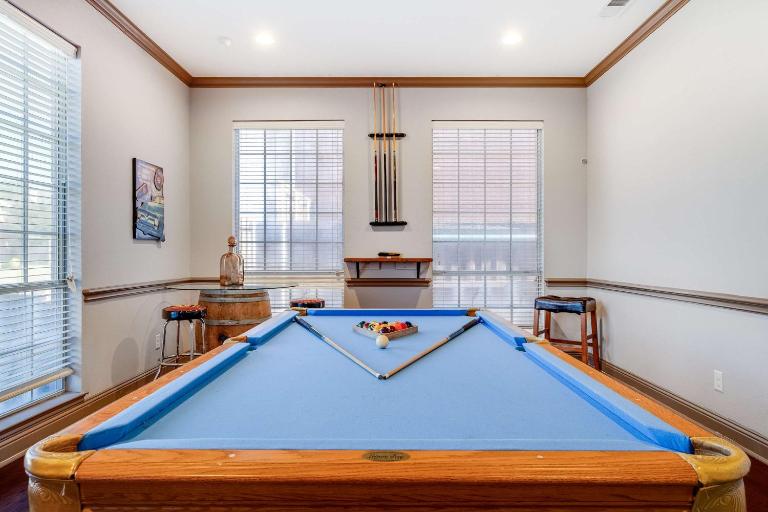 King Suite House with Pool Table & BBQ - Chambres d'hôtes Rowlett