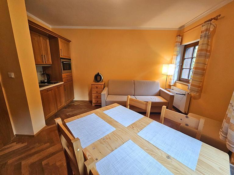 Rodinný apartmán Pec pod Sněžkou 3 - 1x parkovací místo k dispozici zdarma - B&B Pec pod Sněžkou