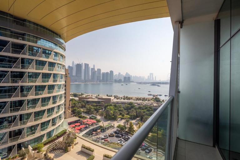 Elegant One-Bedroom Sea View Retreat on Palm West - Ferienwohnung Dubai
