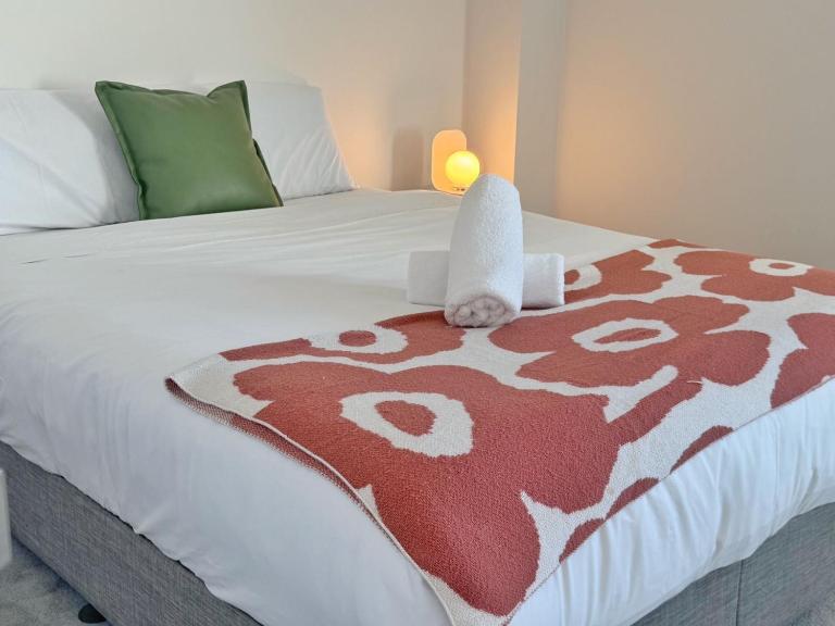 Luxury 2BR Stay near Olympic Park Parramatta FREE Parking - B&B Sydney