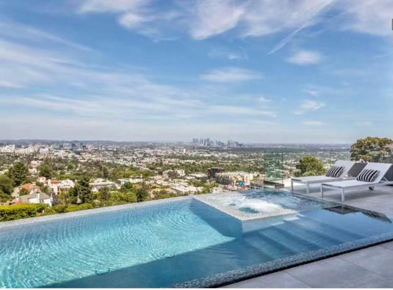 Hollywood Hills Glass Cabin-Skyline view -Floor to Ceiling Windows - B&B Los Angeles