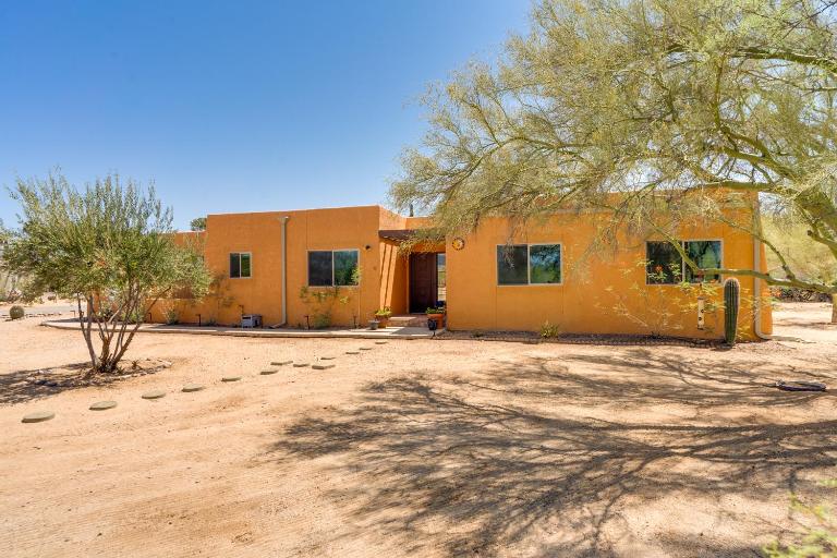Conveniently located, kid-friendly retreat! - B&B Tucson