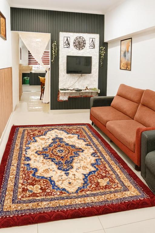 Welcome to MANAF HOME STAY, 3 Fully Furnished bedrooms, located in beautiful Alor Gajah, Melaka - B&B Sempang Ampat