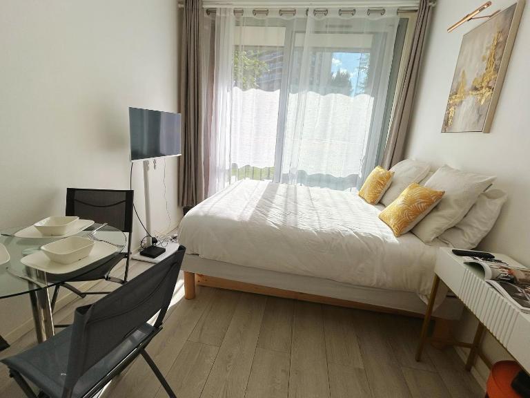 SUNNY Studio 2 steps from metro - B&B Boulogne-Billancourt
