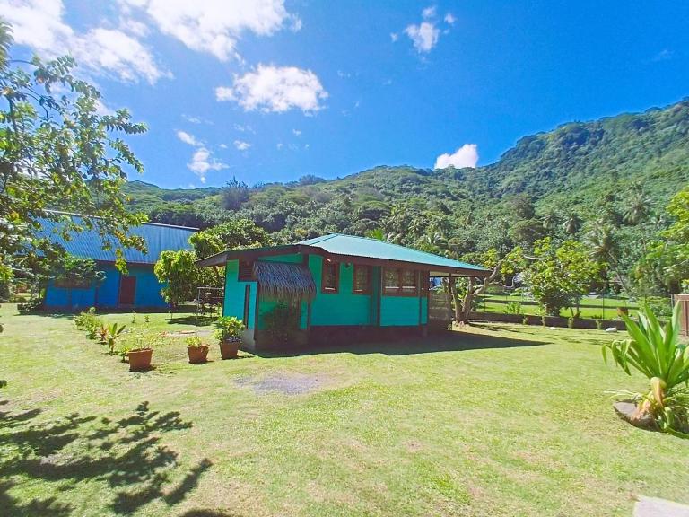 Faré Tropical Atiha - Vue Montagne et Jardin Tropical - Moorea - B&B Tuarea
