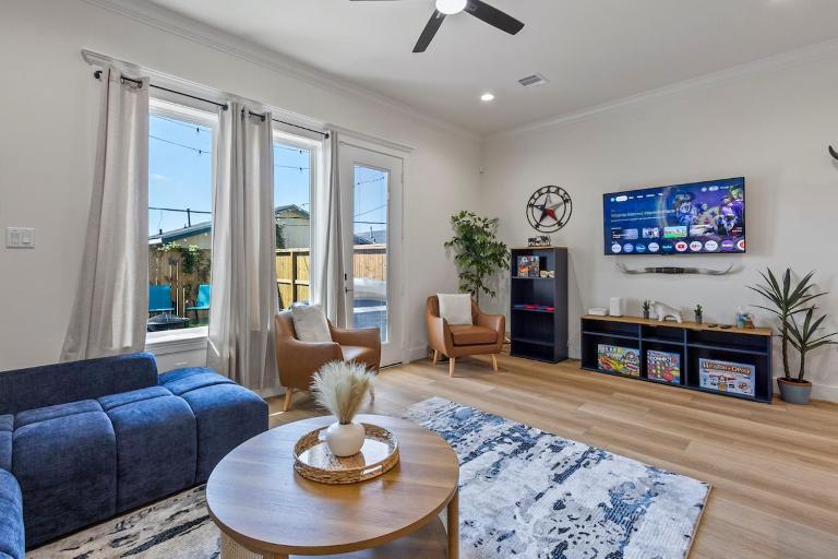 Houston Home - 4 Bedrooms, 5 Beds, Hot Tub, Games - B&B Houston