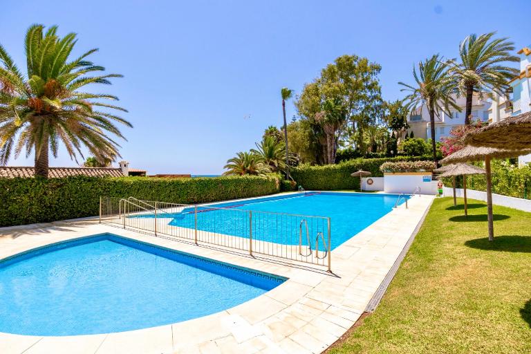 Marbella Trocadero Beach, Pool and Tennis - Chambres d'hôtes Marbella