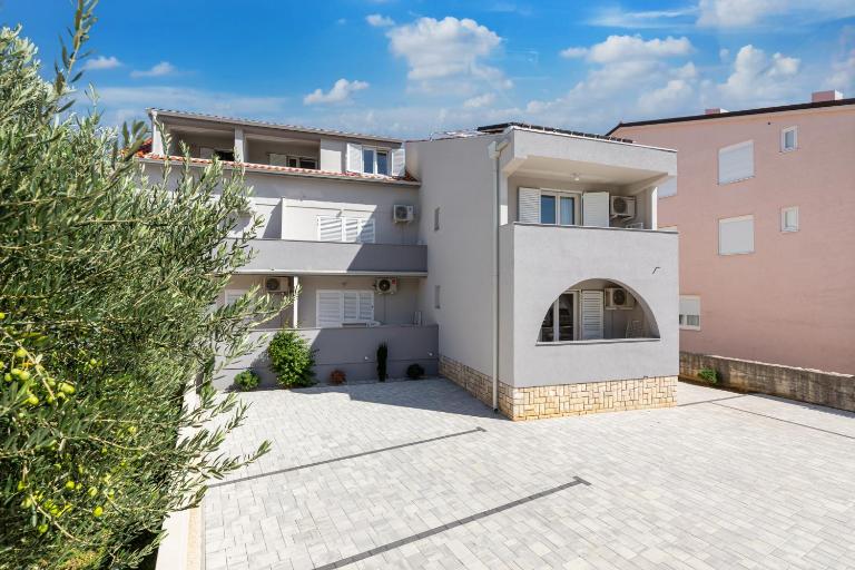 Apartments Crnekovic X Frankopanska - B&B Baška