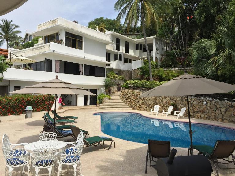 Villa Guitarron gran terraza vista espectacular 6 huespedes piscina gigante - B&B Acapulco