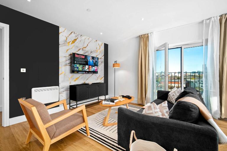Stylish 2 Bed Apartment - Fast Wi-fi - Netflix - Parking - Juliet Balcony 419S - B&B Birmingham