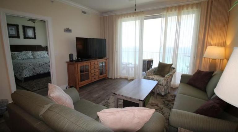 Emerald Isle 1406 by Emerald Coast Retreats - B&B Panama City Beach