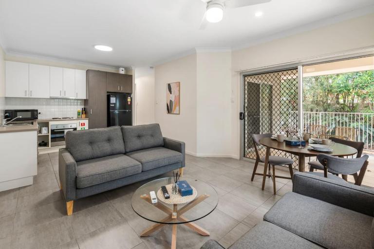 Charming 2BR Home in Serene Mount Warren Park - B&B Windaroo