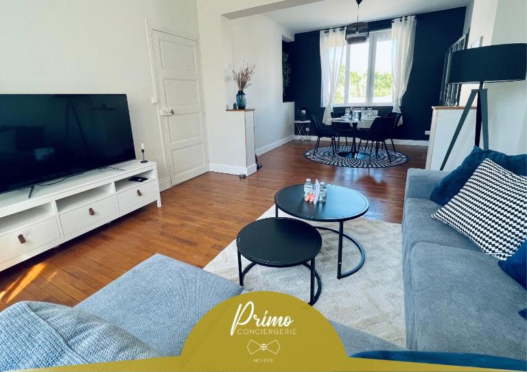"Le Theodore" Appartement charmant proche gare avec place de parking devant, quartier très calme, by PRIMO C0NCIERGERIE - Bed and Breakfast Nevers