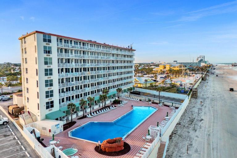 Modern Beach Oasis - Sleeps 4 - Pool - Gym - Games - Ferienwohnung Daytona Beach