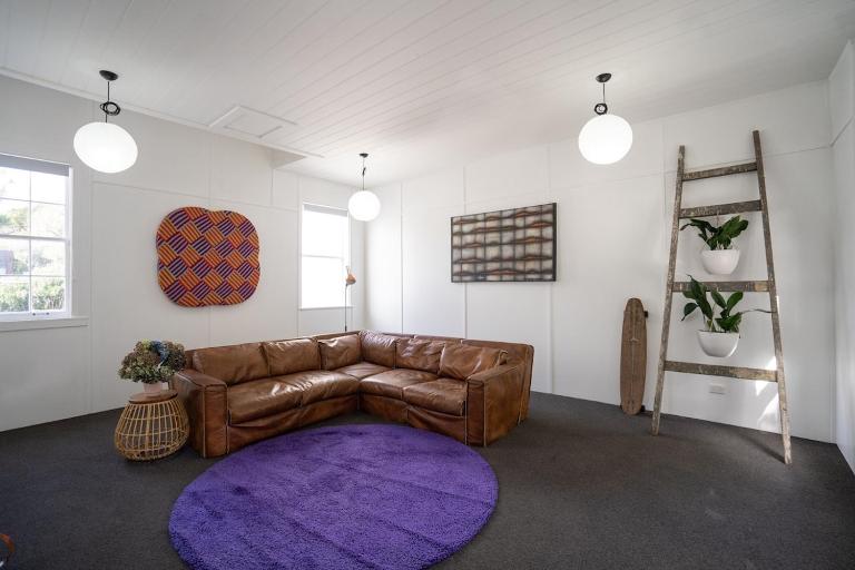 City Apartment - Steps to Cafés, Galleries & Coast - B&B New Plymouth