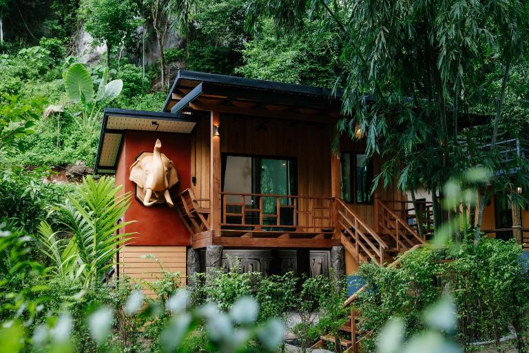 Laydaman Art Homestay - B&B Ao Luek