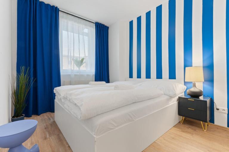 LAM Blue AC - Balcony - B&B Bratislava
