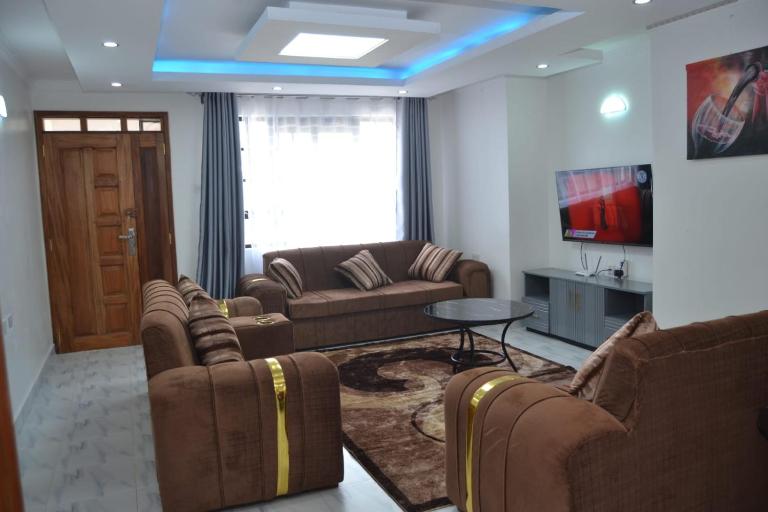 Tausi mweupe - B&B Naivasha