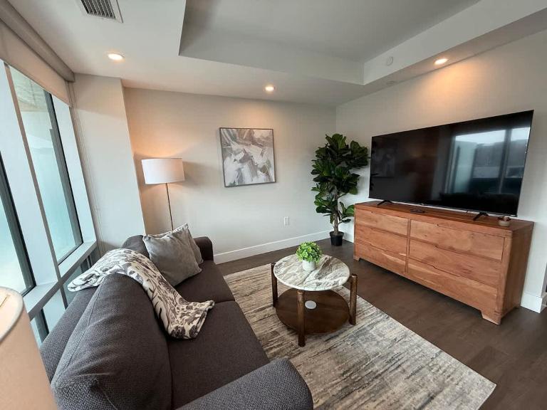 Modern & spotless 1 BR downtown with 6 appliances - Chambres d'hôtes Halifax