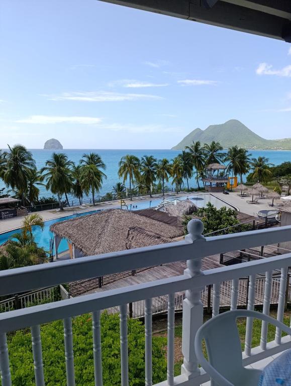 Studio 715 at Diamant - Sea View, Rock, Pool - B&B Le Diamant