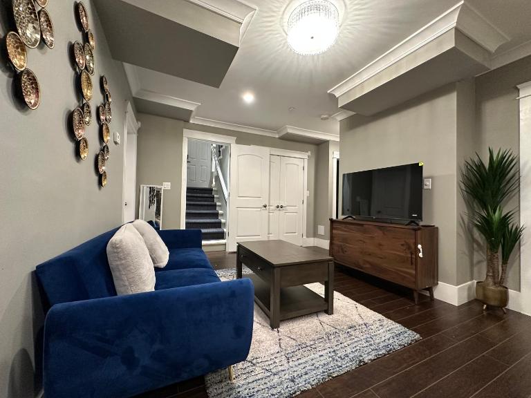 Bright New 2BR Suite Near YVR - Bed and Breakfast Vancouver